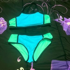 Too is a xl bottom is a large